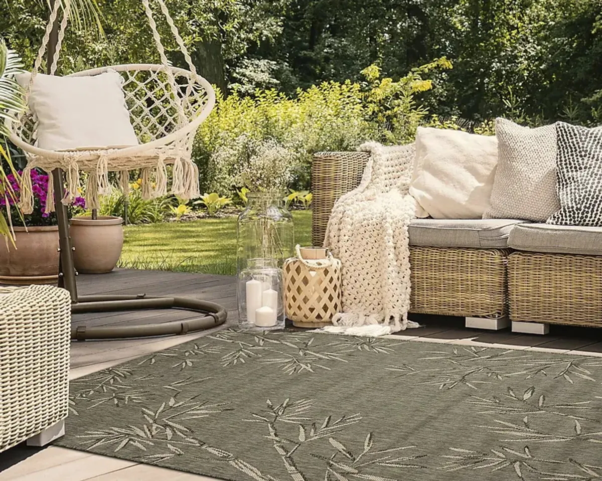 Montdover Green 6'6 x 9'4 Indoor/Outdoor Rug