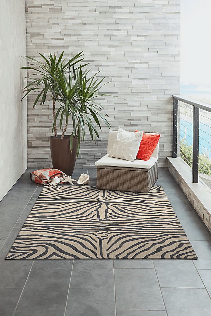 Weto Black 7'6 x 9'6 Indoor/Outdoor Rug