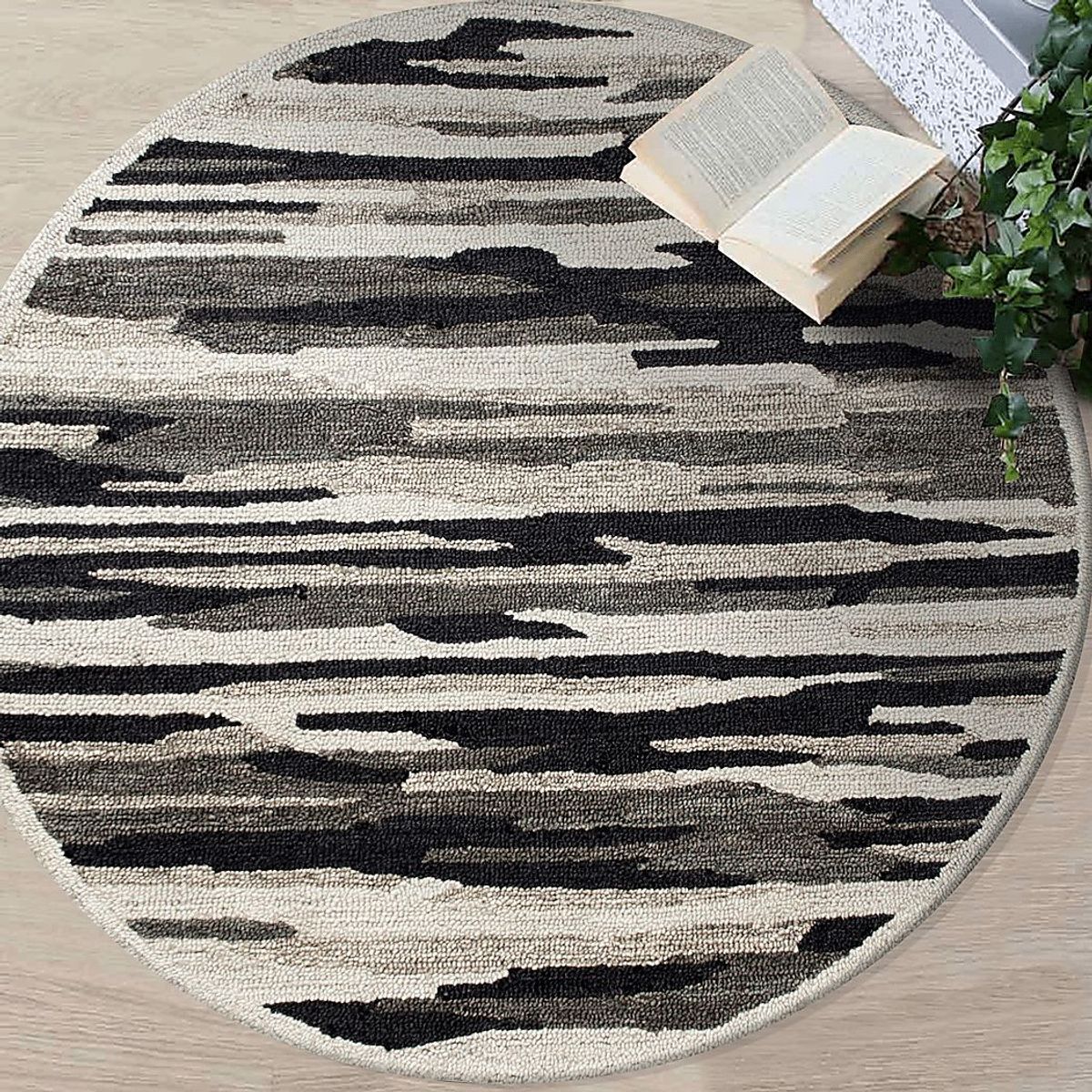 Keren Gray 4' Round Rug