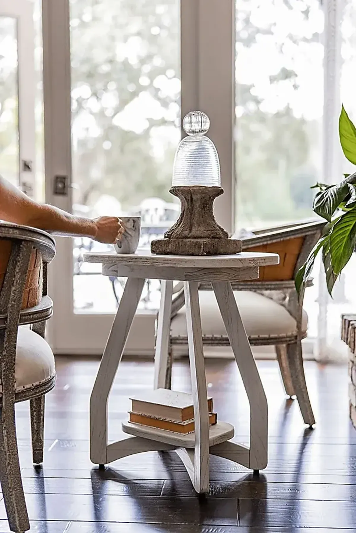 Guoten White Chairside Table