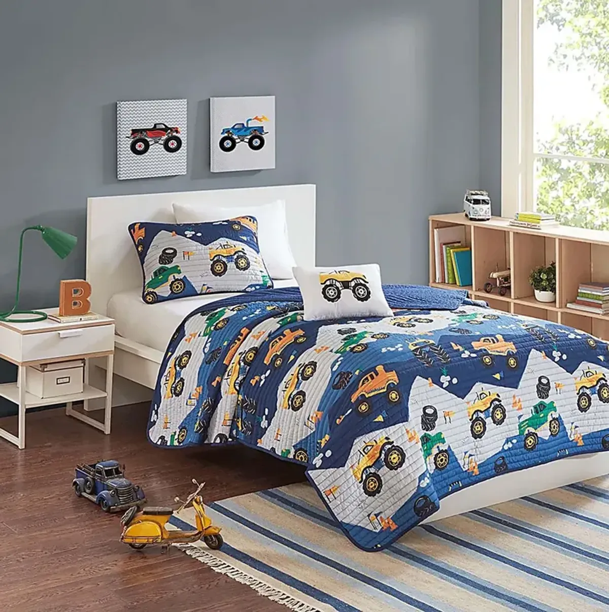 Helge Blue Full Quilt Set