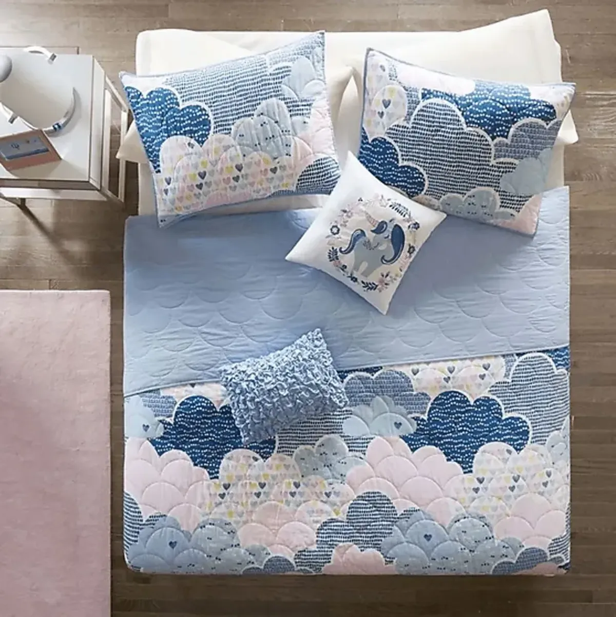 Bessi Blue Twin Quilt Set