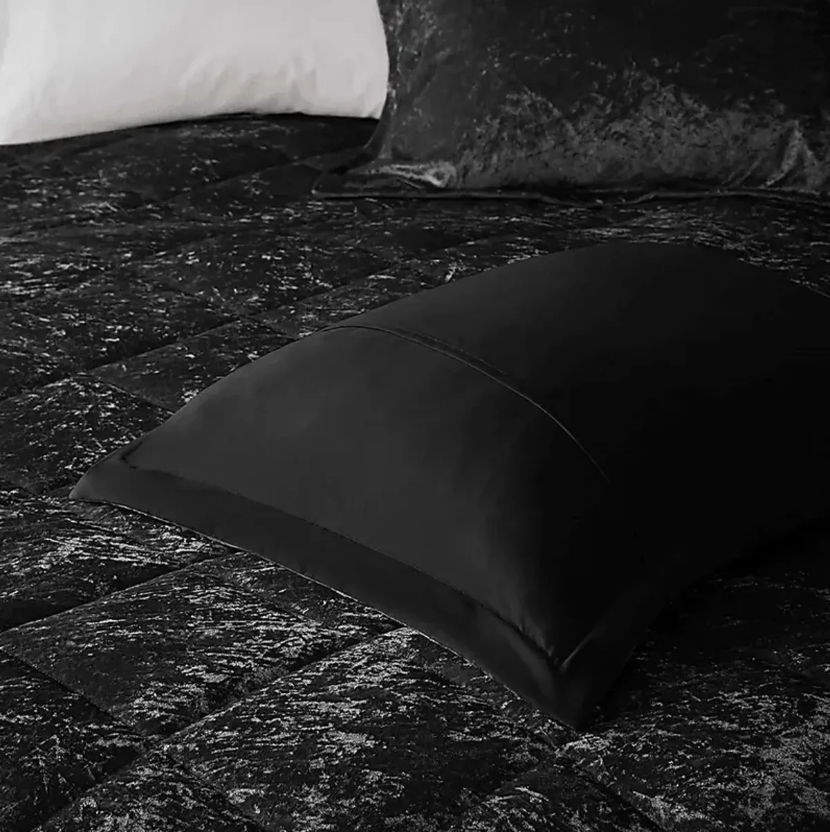 Bajaro Black King Comforter Set