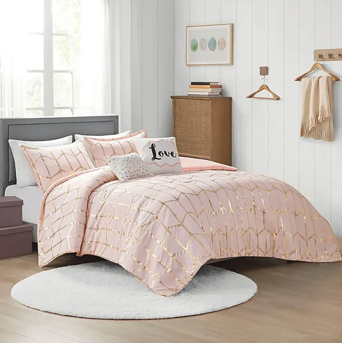 Ales Blush King Comforter Set