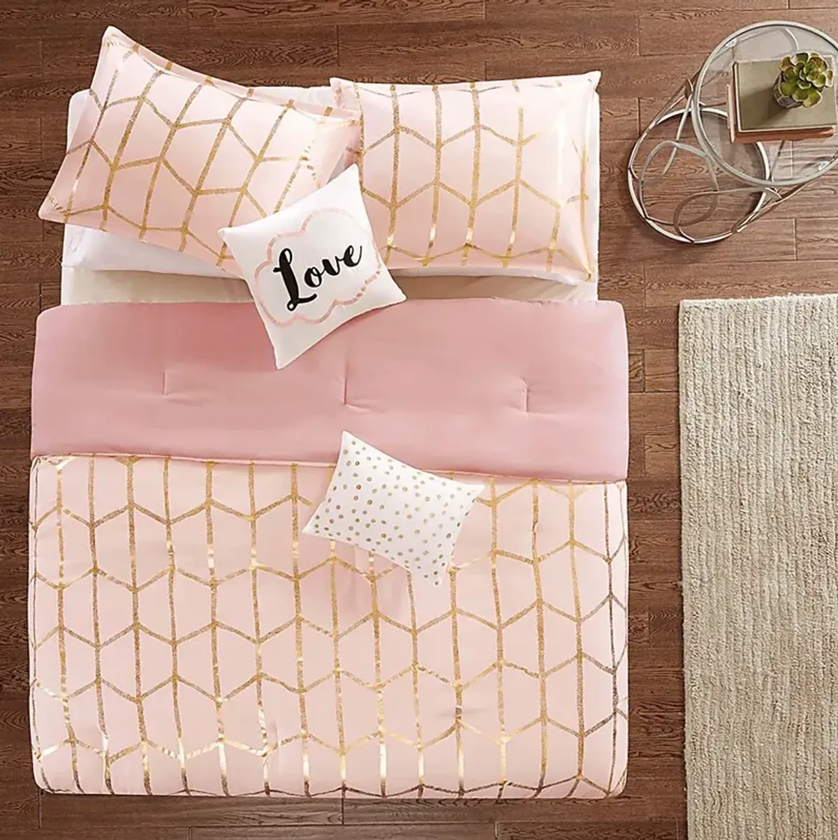 Ales Blush King Comforter Set