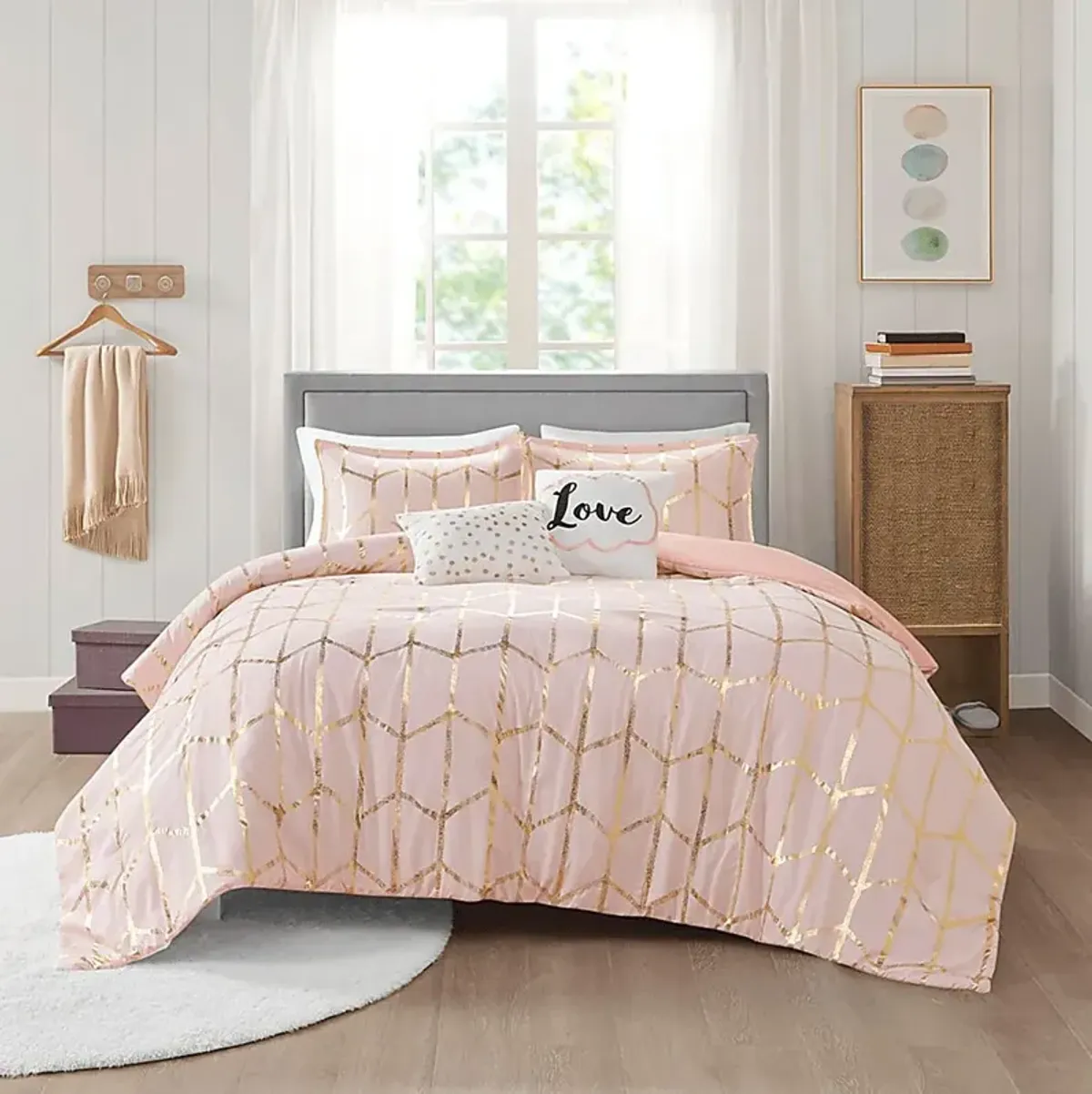 Ales Blush King Comforter Set