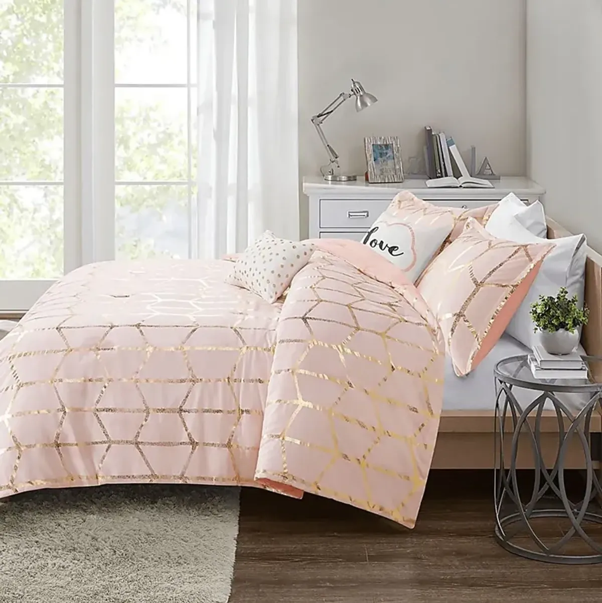 Ales Blush King Comforter Set