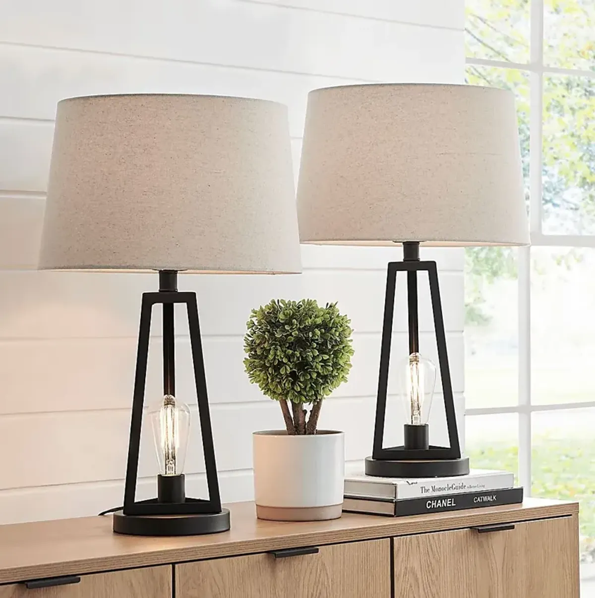 Calbria Shade Black Lamp, Set of 2