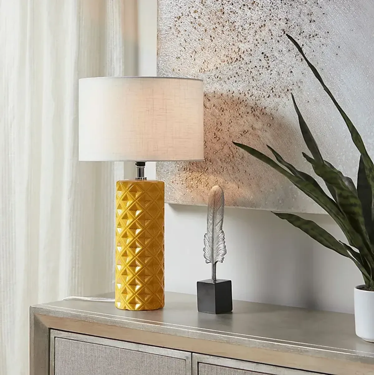 Owlwood Club Yellow Lamp