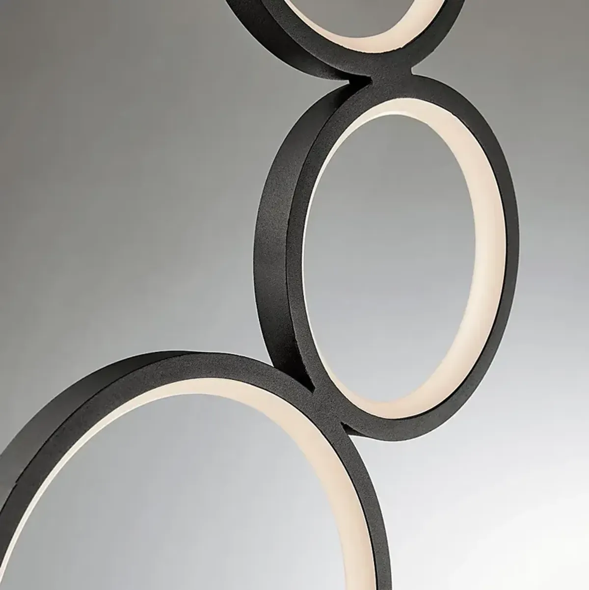 Magna Circle Black Lamp
