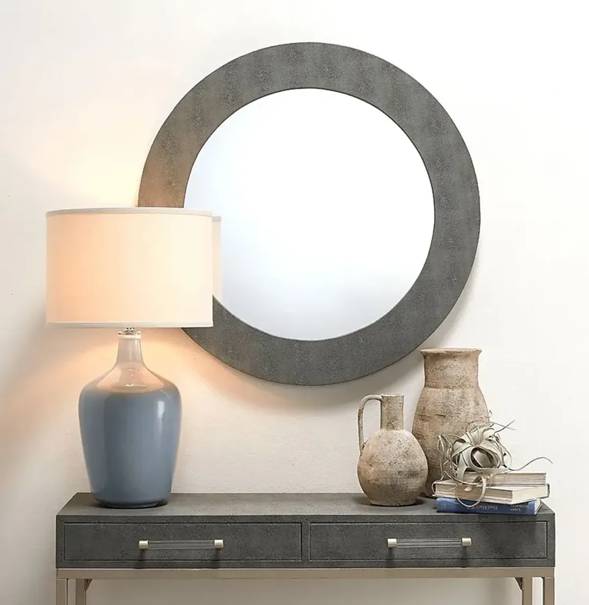 Pelto Cave Gray Lamp