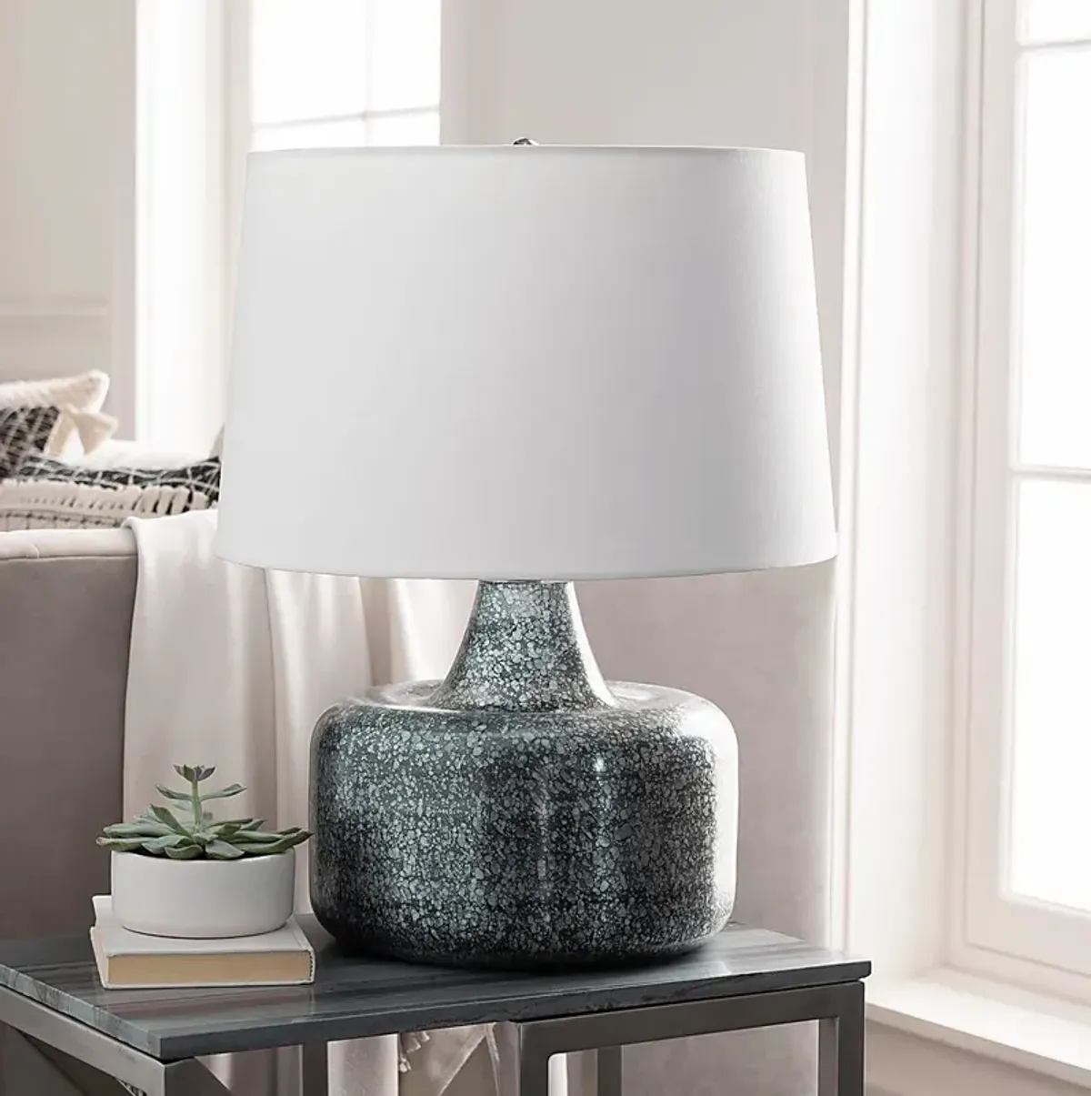 Cabat Oaks Gray Lamp