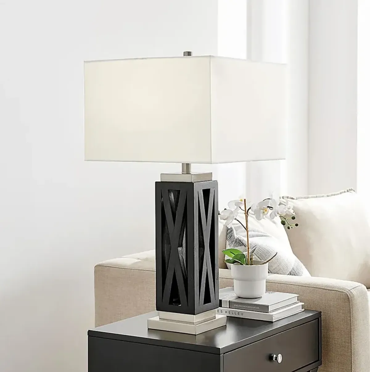 Quamari Hollow Black Lamp