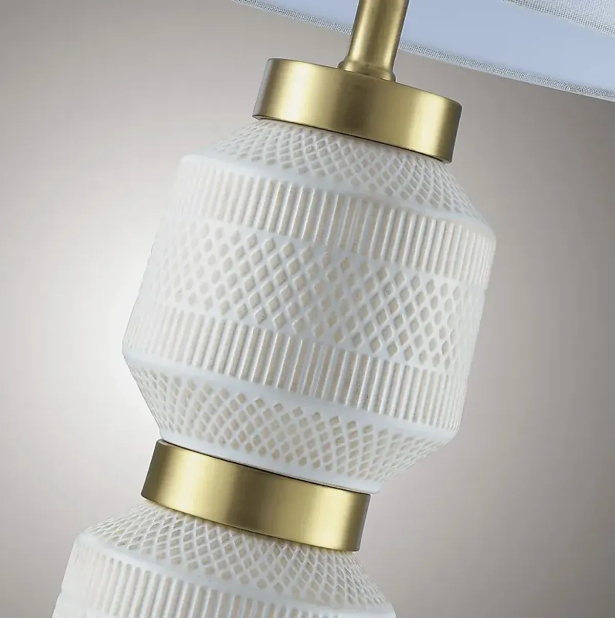 Iola Circle White Lamp