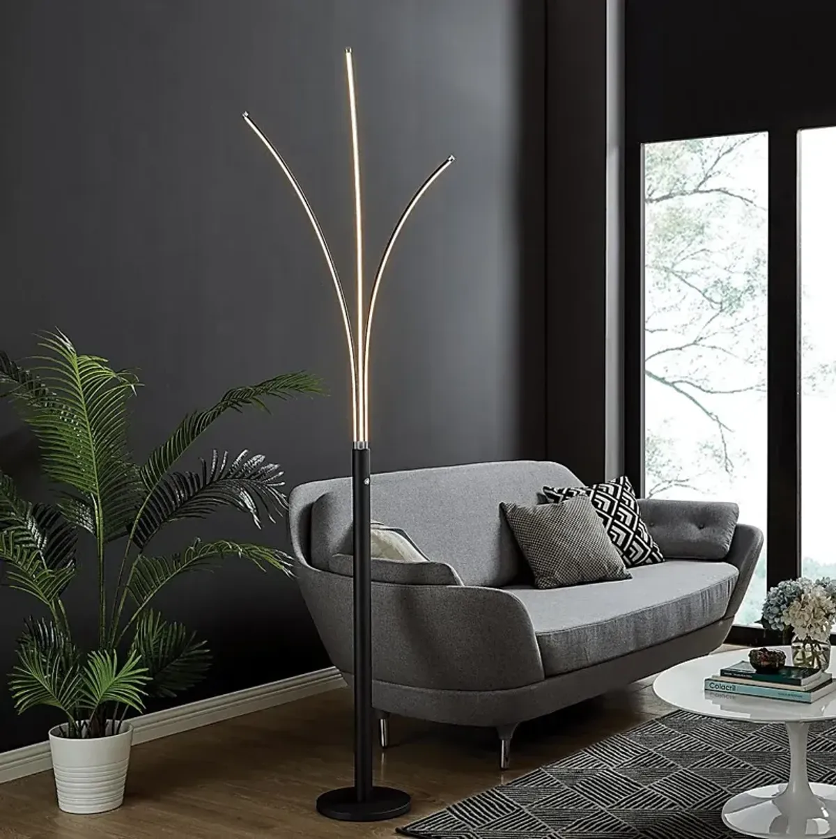 Figpoint Black Floor Lamp