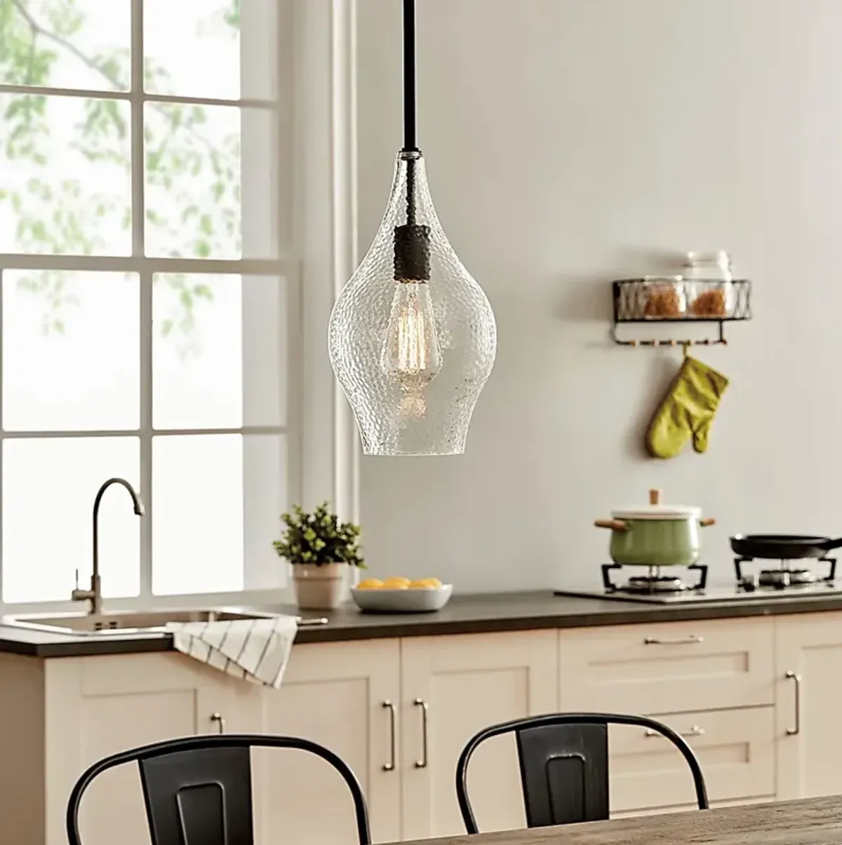 Mossera Cove Black Pendant