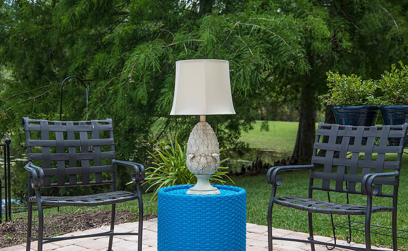 Hibriten White Outdoor Table Lamp