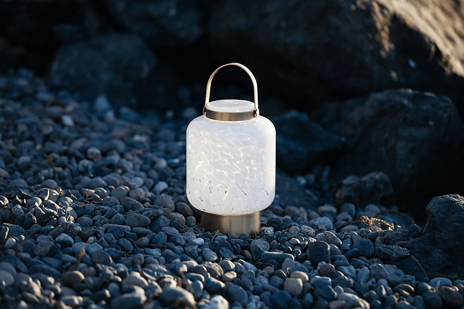 Ricon Isle Indoor/Outdoor White Rechargeable Lantern