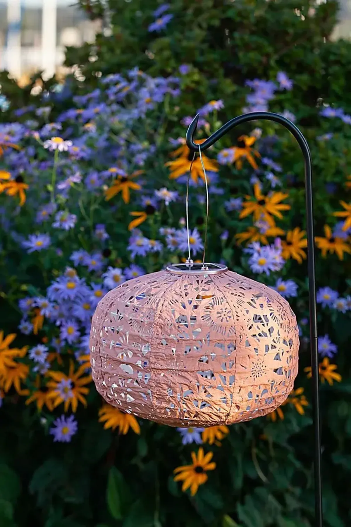 Irian Island Outdoor Clay Solar Lantern