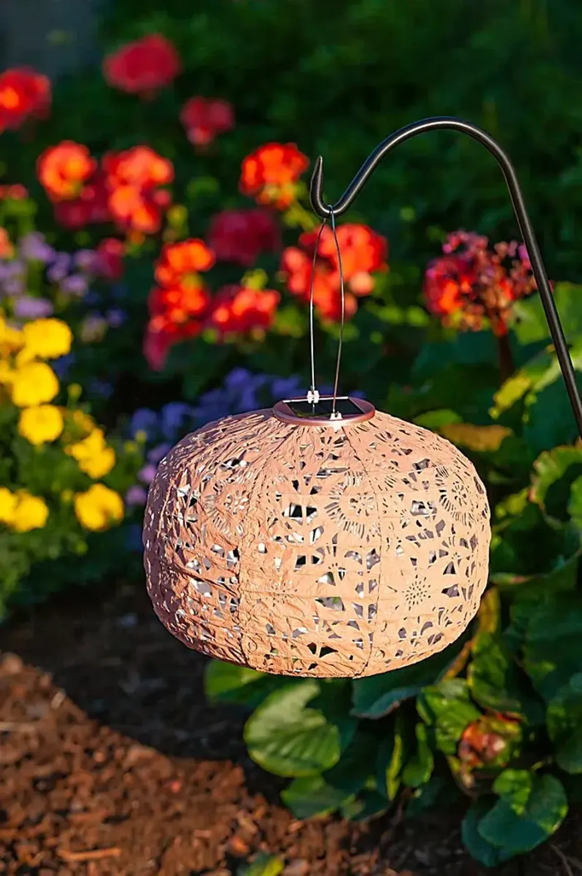 Irian Island Outdoor Clay Solar Lantern