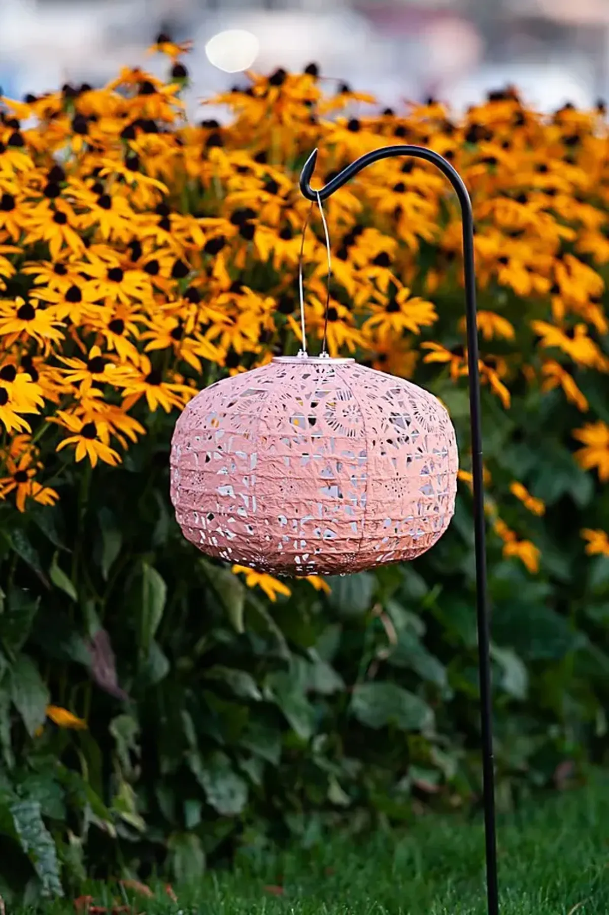 Irian Island Outdoor Clay Solar Lantern