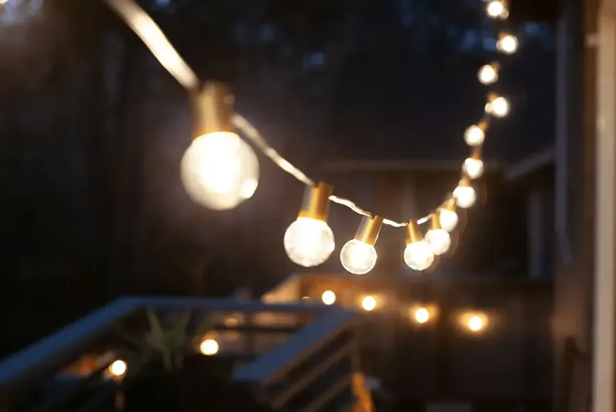 Quis Loop Outdoor Gold String Lights