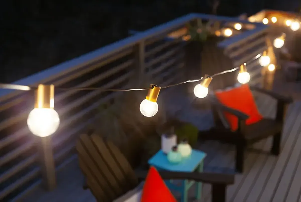 Quis Loop Outdoor Gold String Lights