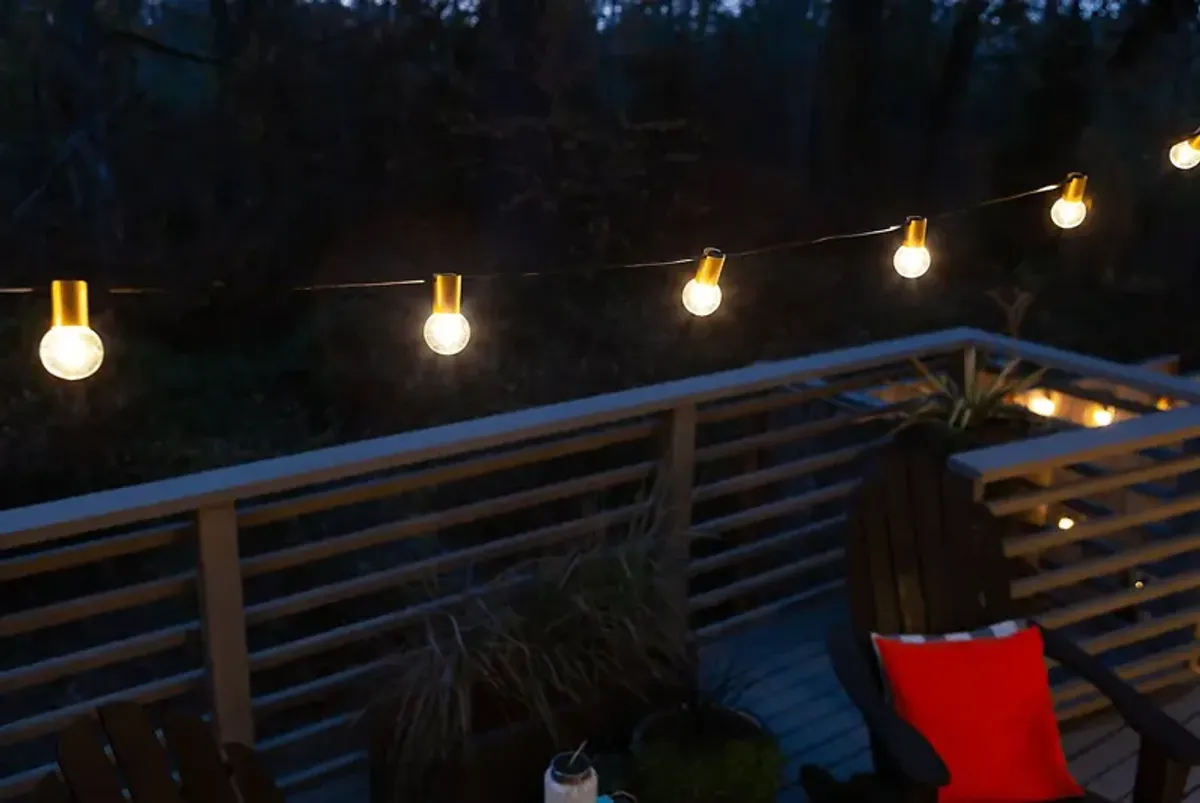 Quis Loop Outdoor Gold String Lights