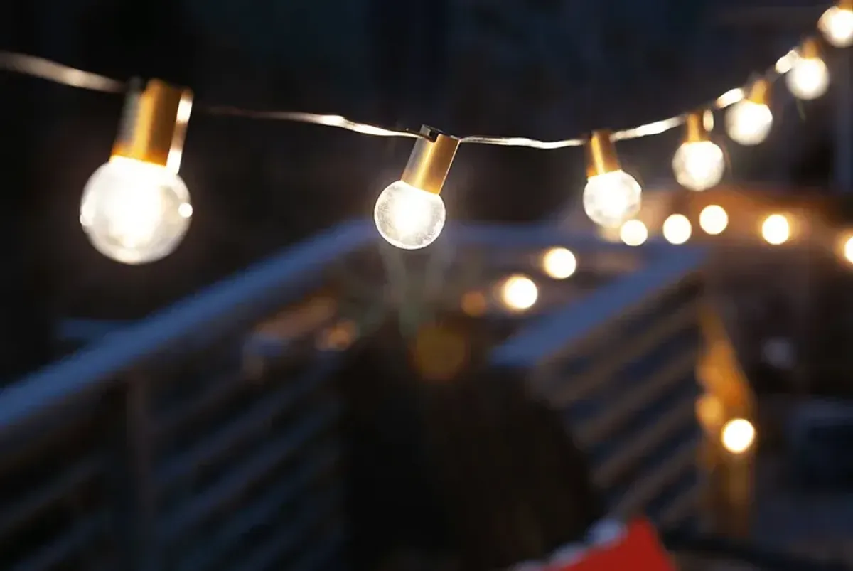 Quis Loop Outdoor Gold String Lights