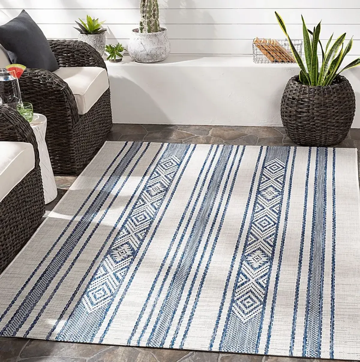 Perris Dark Blue 5'3 x 7'7 Indoor/Outdoor Rug