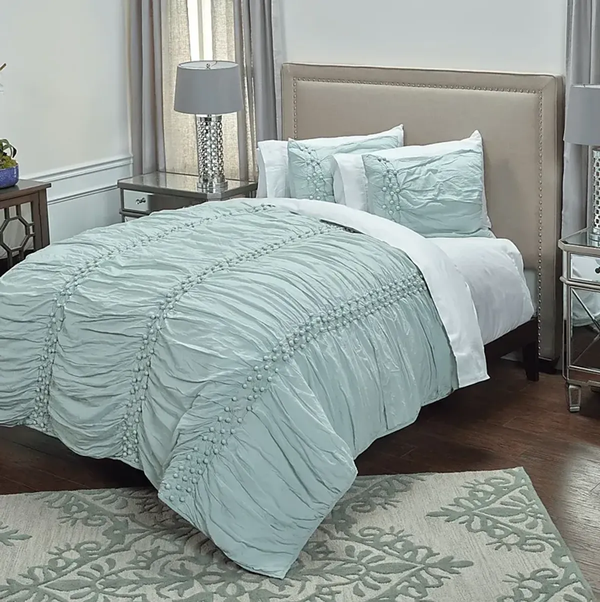 Vianca Blue Queen Quilt