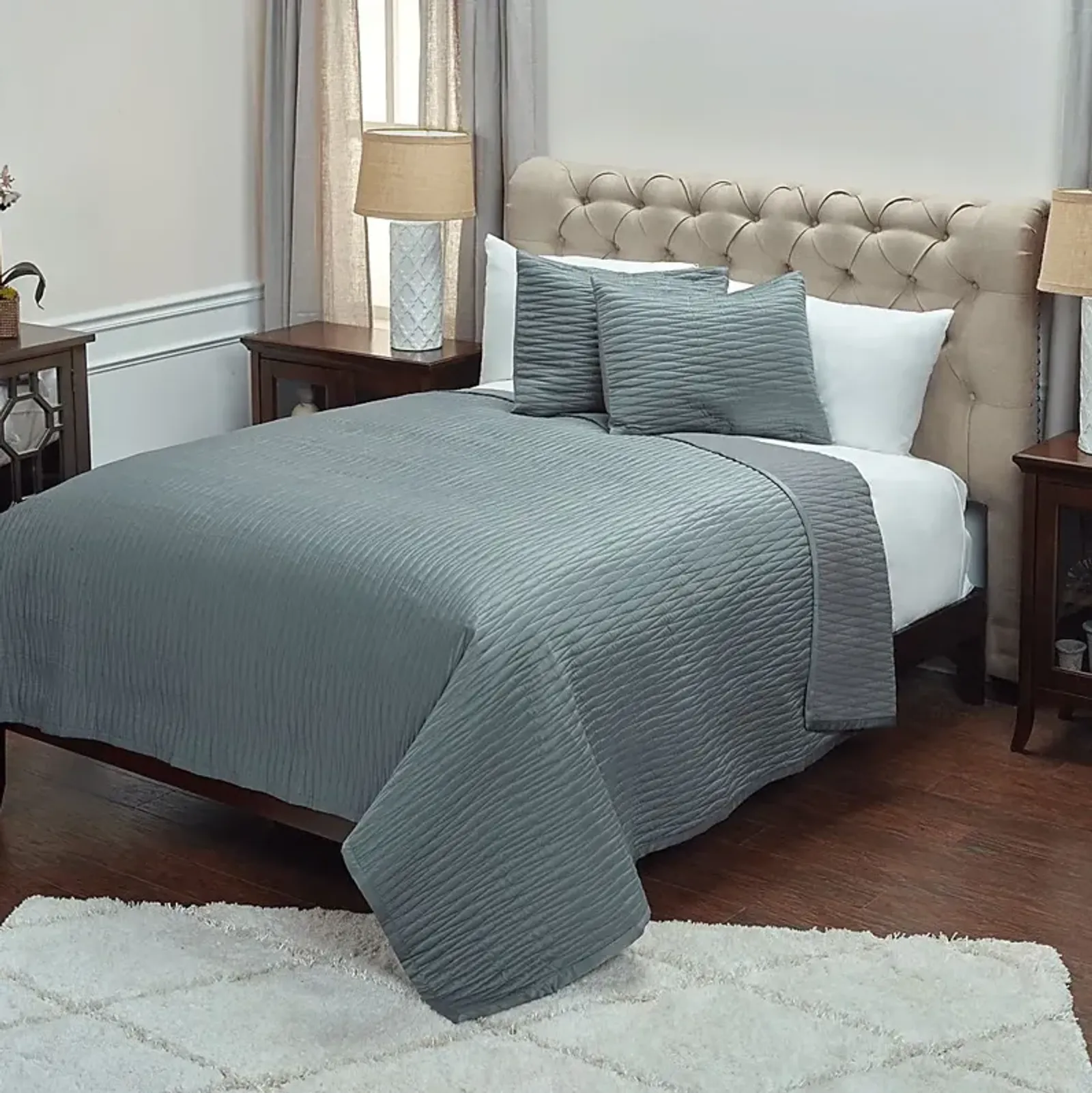 Dinara Gray 3 Pc Queen Quilt Set