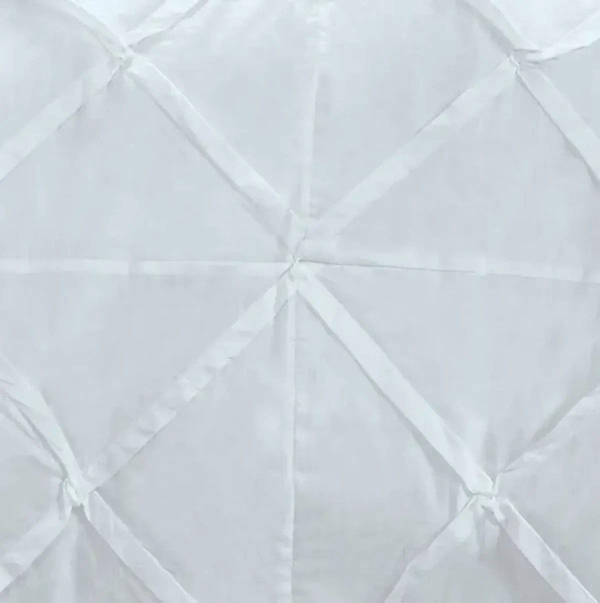 Emiliya White Queen Quilt