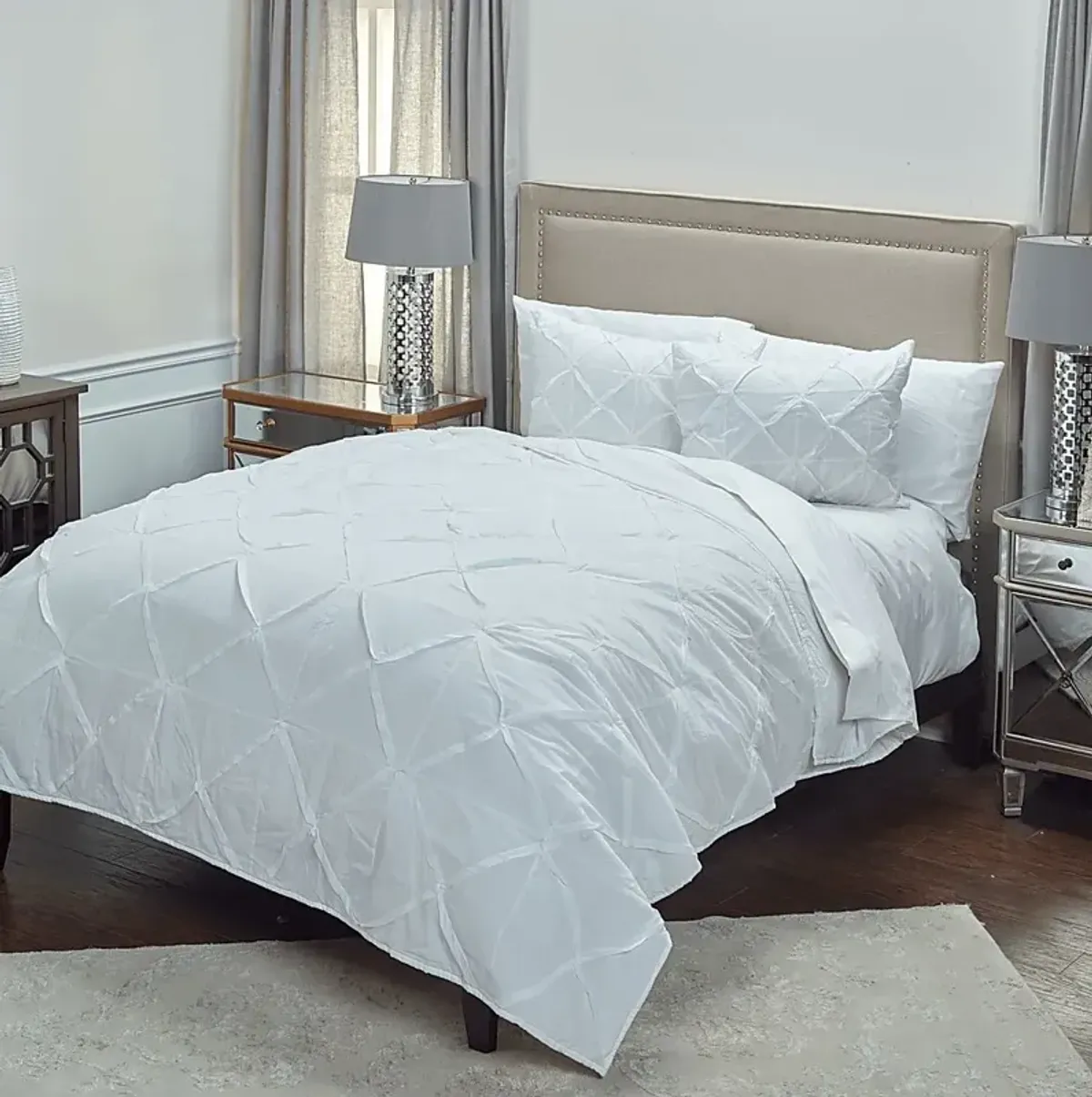 Emiliya White King Quilt