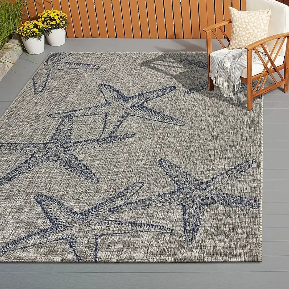 Maike Gray 5' x 7' Indoor/Outdoor Rug