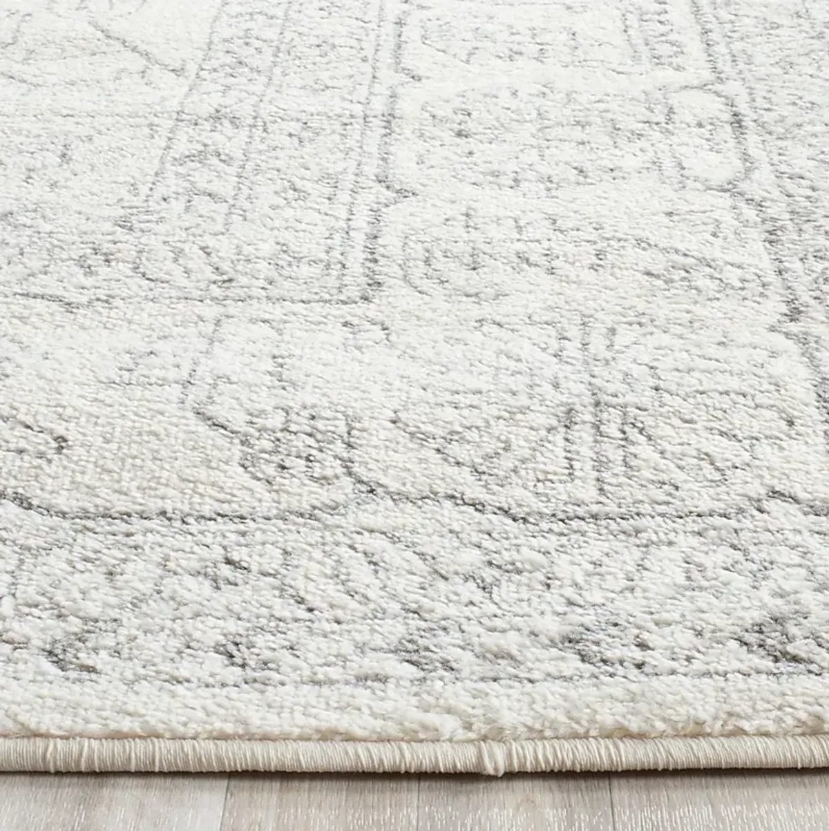 Daylee Ivory 5' x 8' Rug