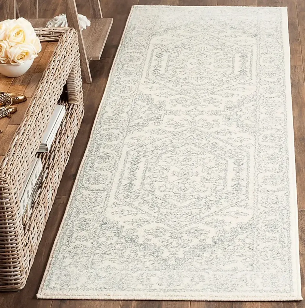 Daylee Ivory 2'6 x 8' Runner Rug