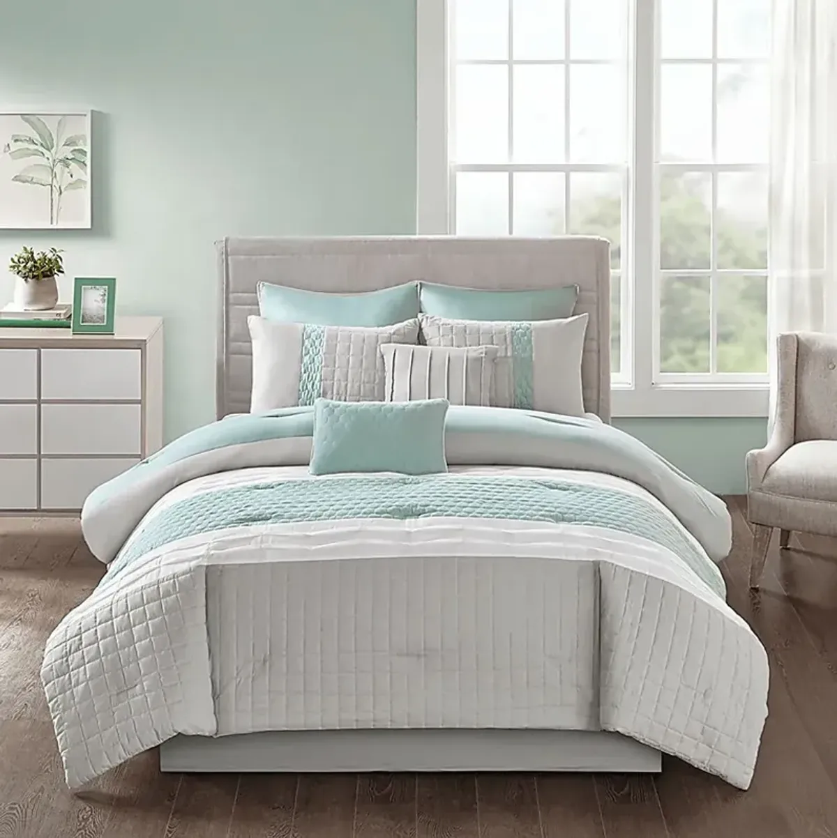 Kennuth Seafoam 8 Pc California King Comforter Set