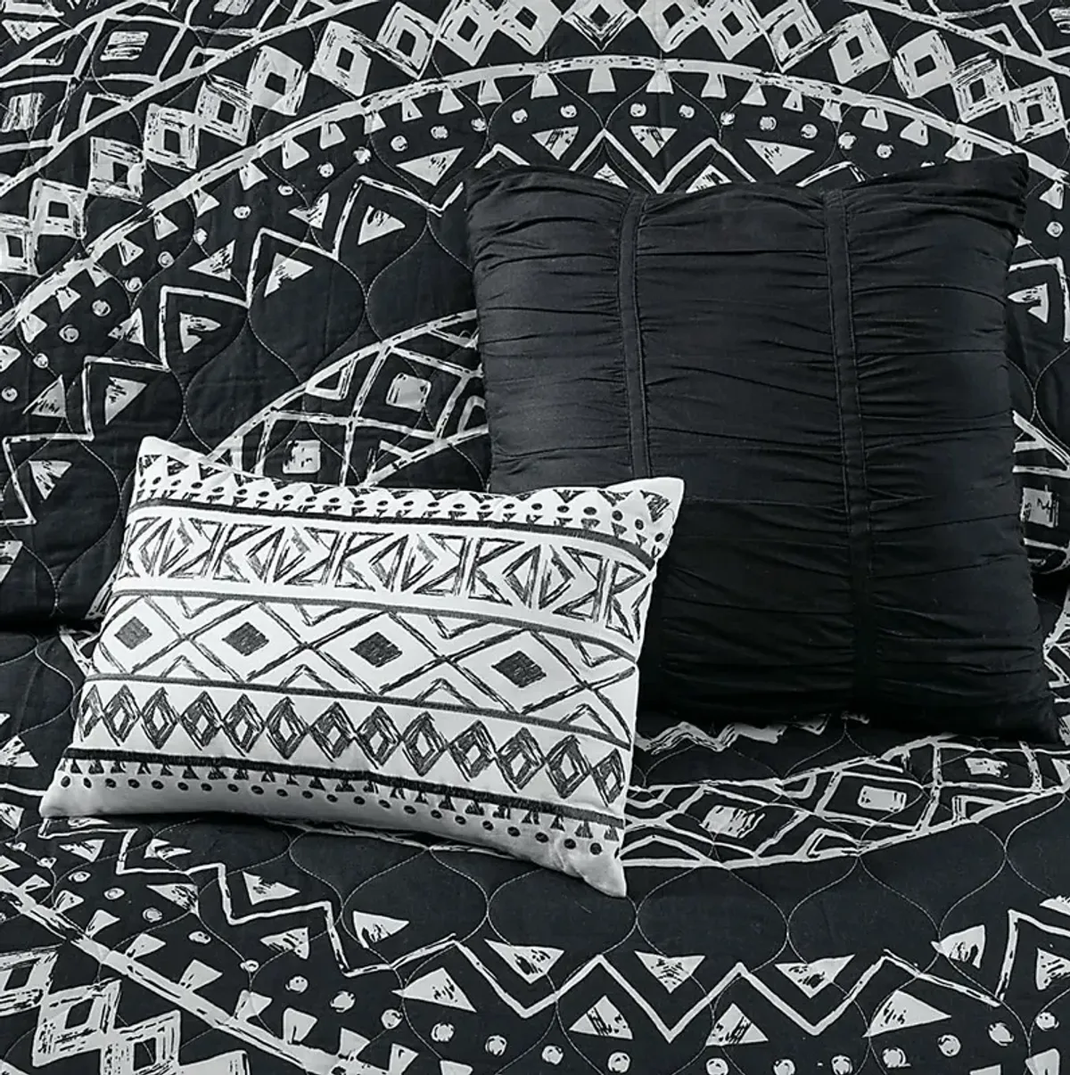 Shamilar Black 7 Pc Full/Queen Coverlet Set