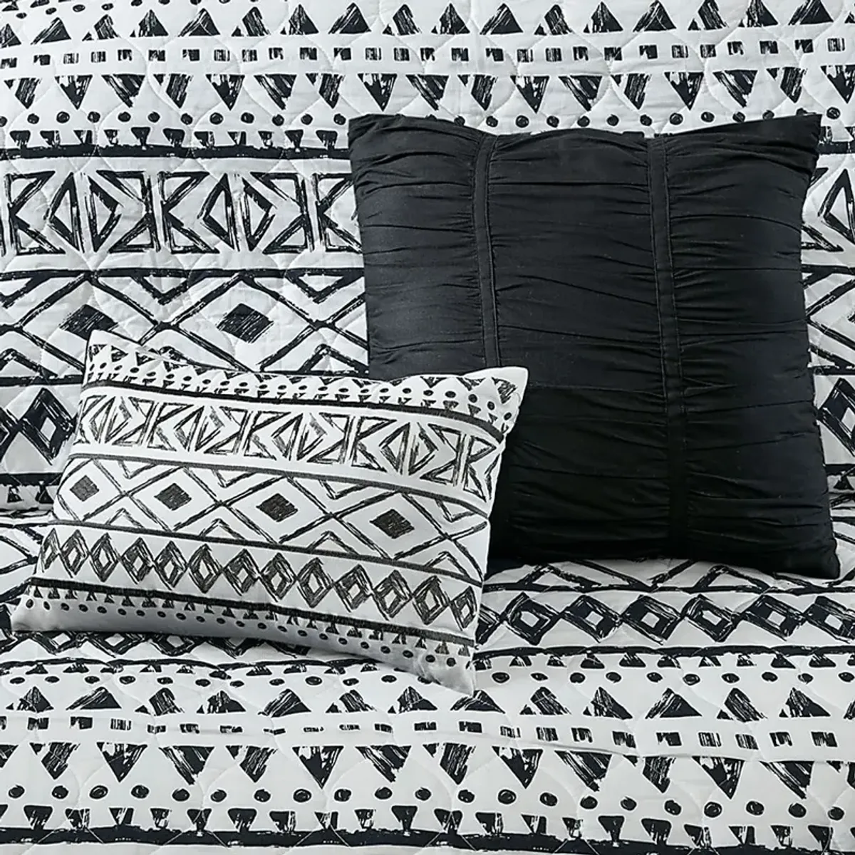 Shamilar Black 7 Pc Full/Queen Coverlet Set