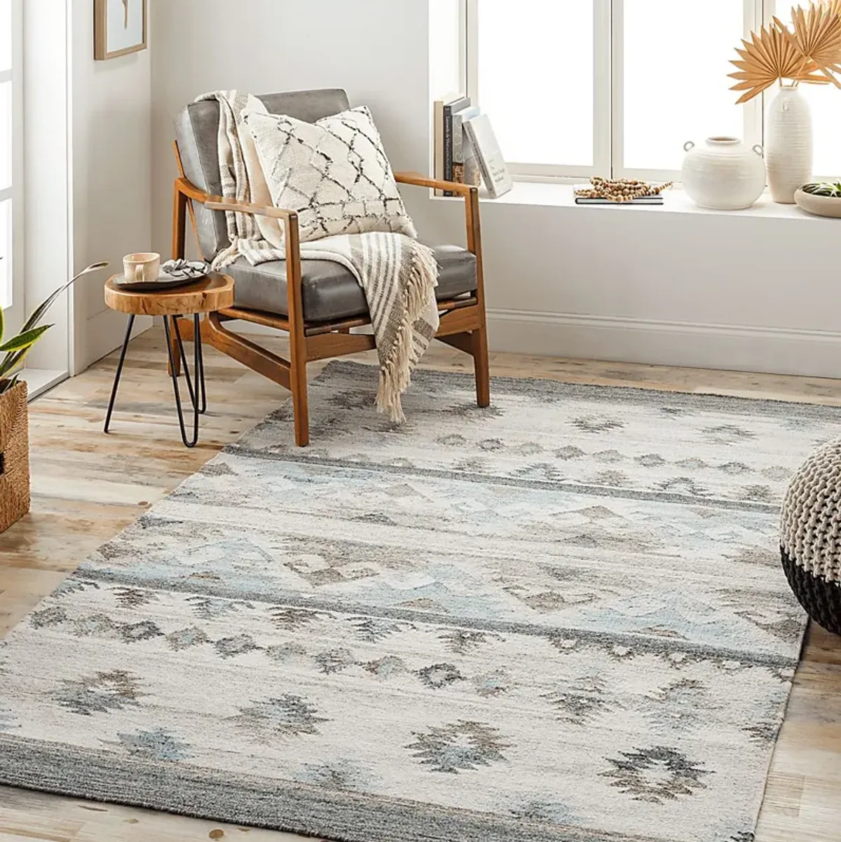 Everanette Blue 5' x 7'5 Rug