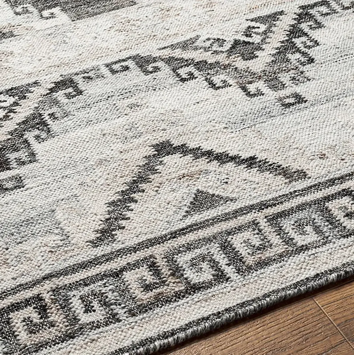 Islasann Black 2'5 x 8' Rug