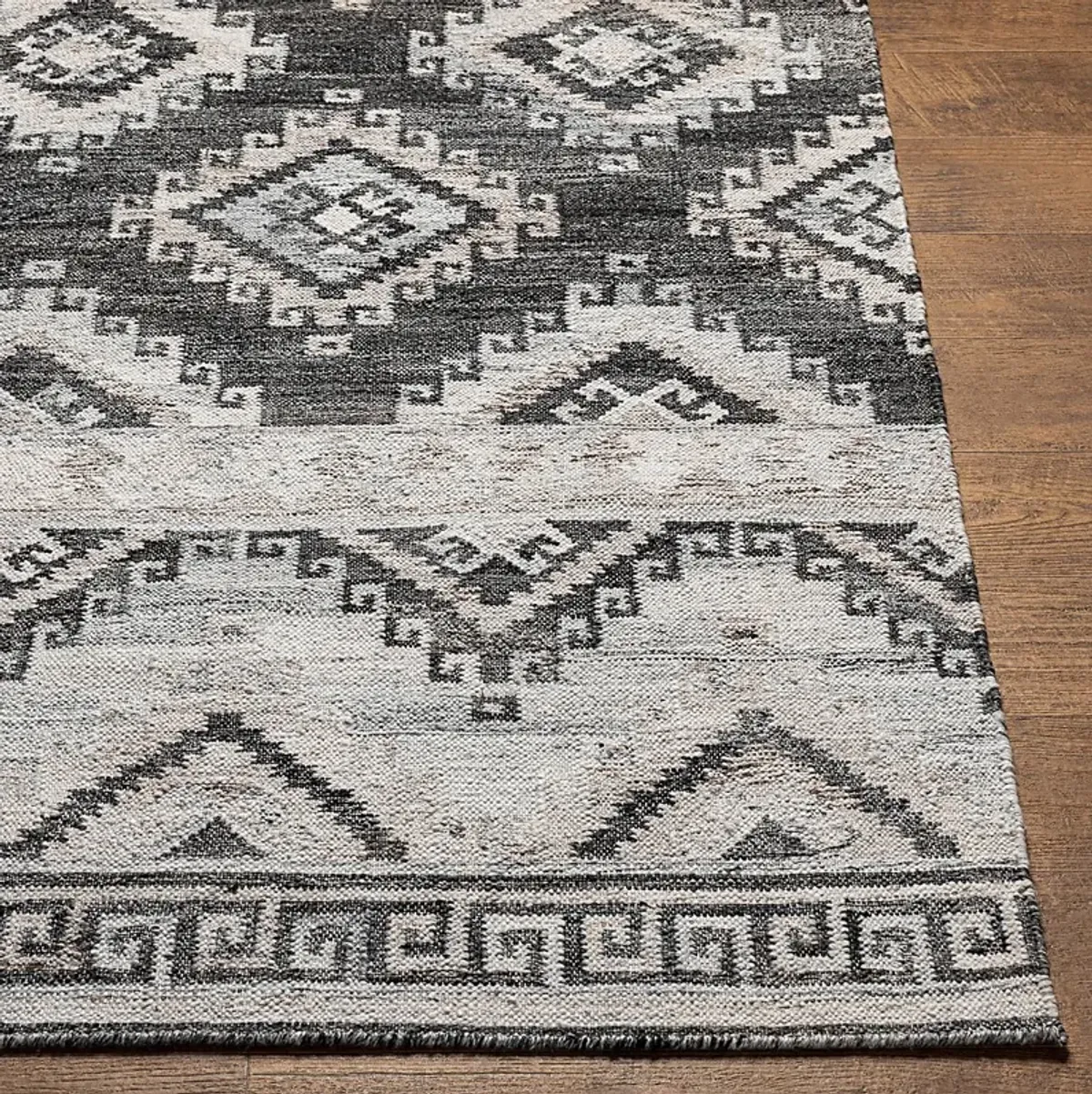 Islasann Black 2'5 x 8' Rug