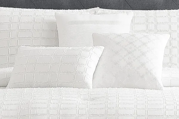 Edgenly White 6 Pc Queen Comforter Set