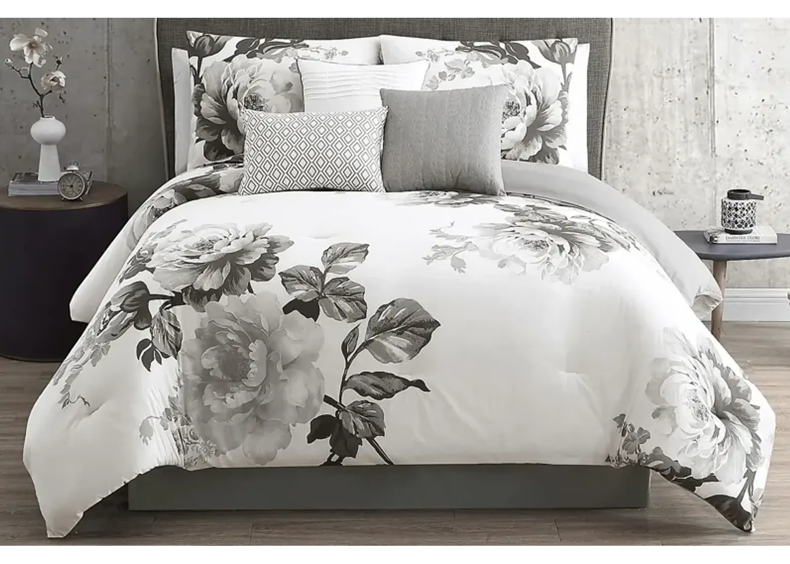 Elrissa Cream Black 7 Pc Queen Comforter Set