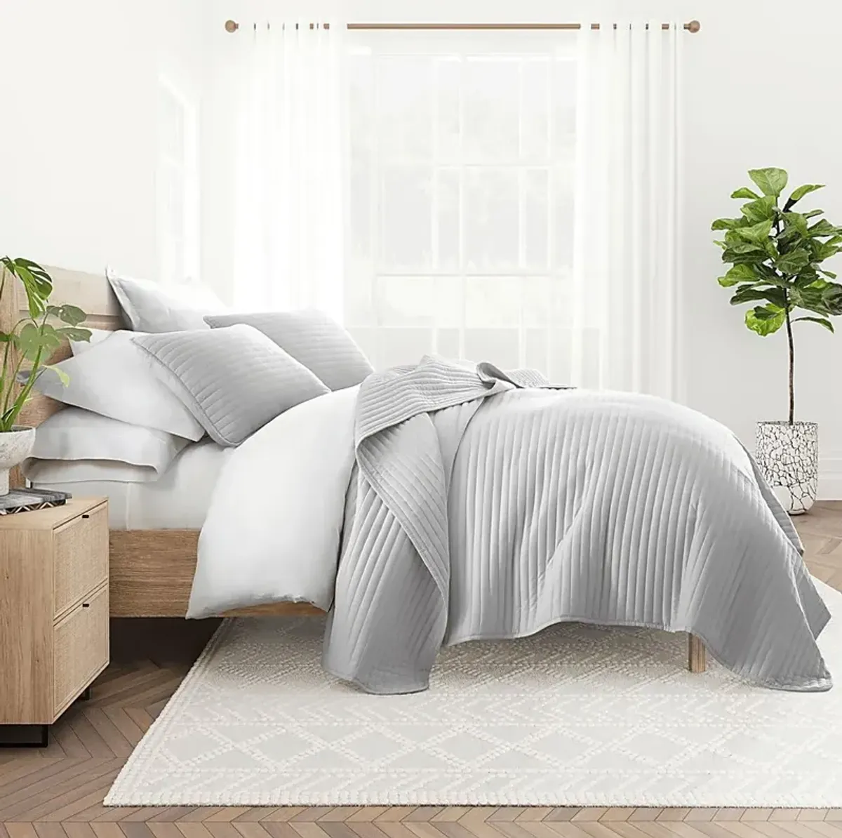 Honeybell Gray 3 Pc King Quilt Set