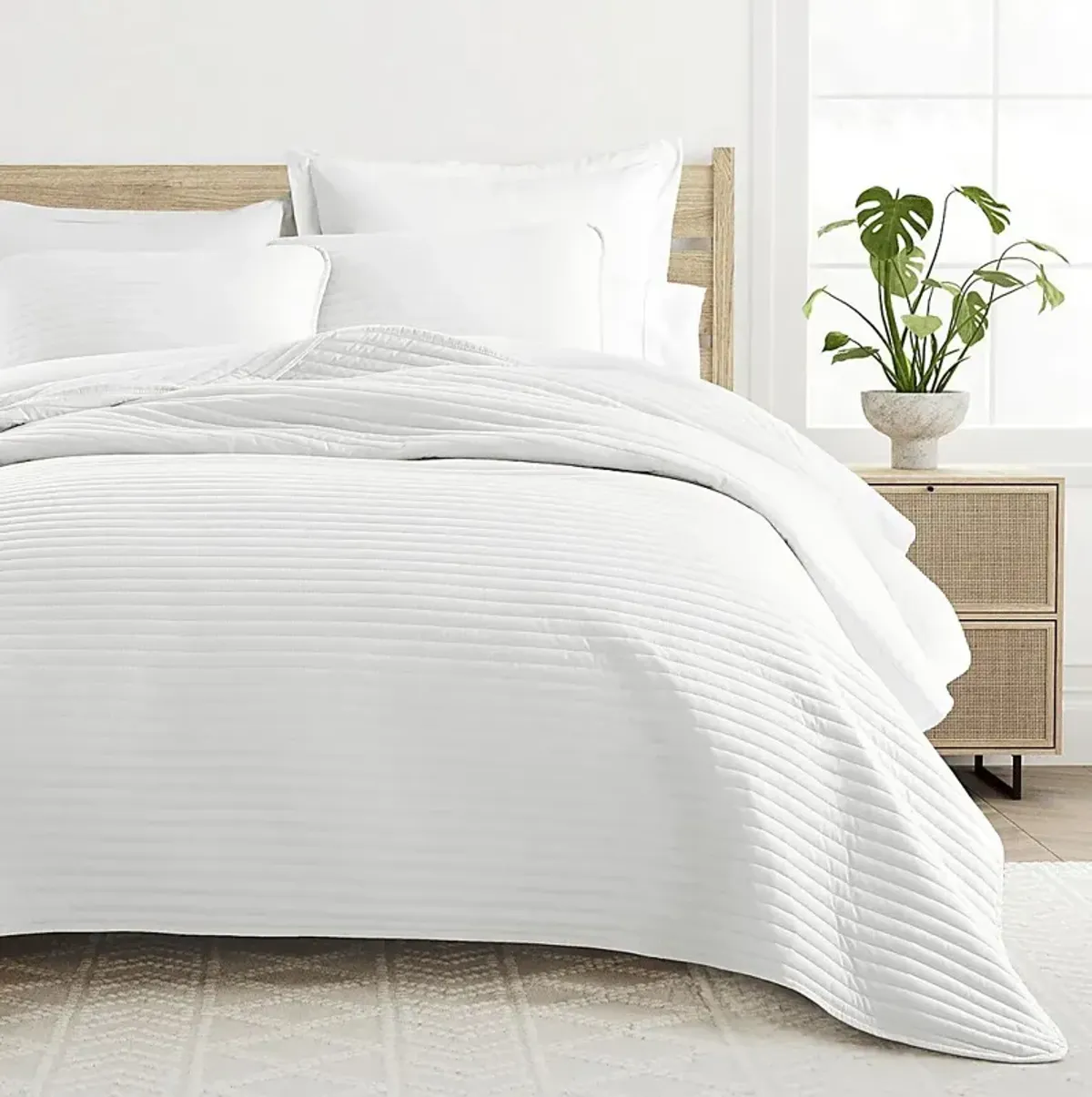 Honeybell White 3 Pc Queen Quilt Set