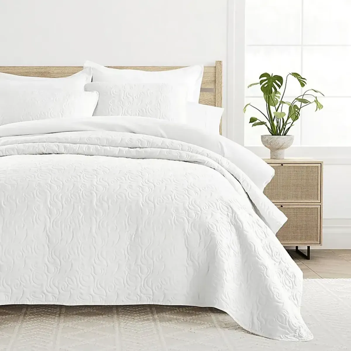 Goldhorn White 2 Pc Twin Quilt Set