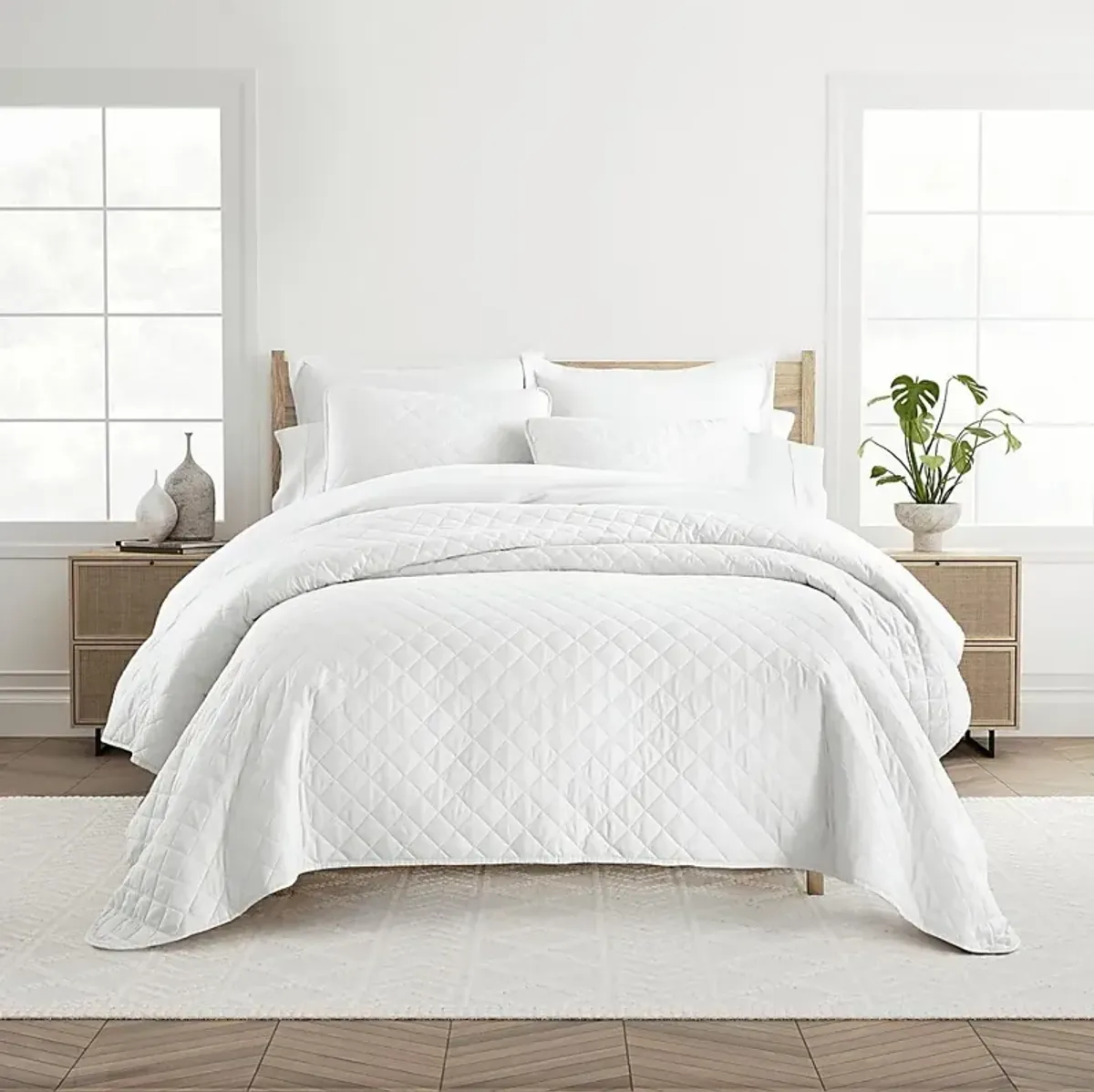 Lulldale White 3 Pc Queen Quilt Set