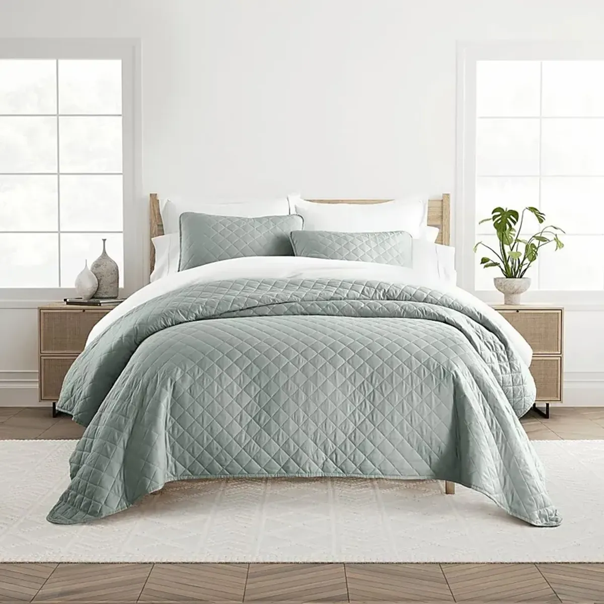 Lulldale Green 3 Pc Queen Quilt Set